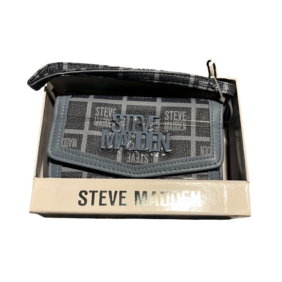 NWT STEVE MADDEN WRISTLET - Picture 3 of 4